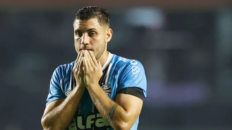 Grêmio deve ter Camilo improvisado e Gustavo Martins titular contra o Fortaleza, diz Jeremias Wernek