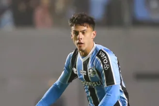 Carballo, volante que pertence ao Grêmio
