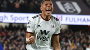 Na mira do Corinthians, Carlos Vinicius pediu salário de R$ 1 milhão ao São Paulo; clube paulista recuou da contratação