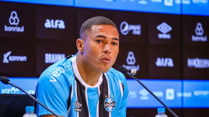Carlos Vinicius não enfrenta o Fluminense e Grêmio projeta estreia do atacante contra o Sport no Brasileirão Carlos Vinicius não enfrenta o Fluminense e Grêmio projeta estreia do atacante contra o Sport no Brasileirão