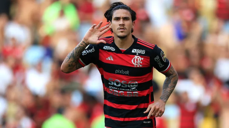 Casagrande não alivia para Filipe Luís após deixar Pedro de fora do Flamengo contra o Santos: “Faltou um camisa 9”