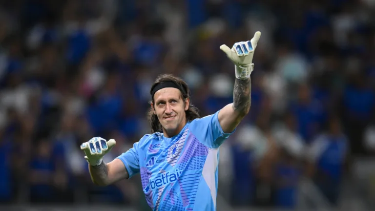 Cruzeiro tem volta de Cássio, desfalque de Fagner e muda escalação contra o Corinthians pelo Brasileirão hoje