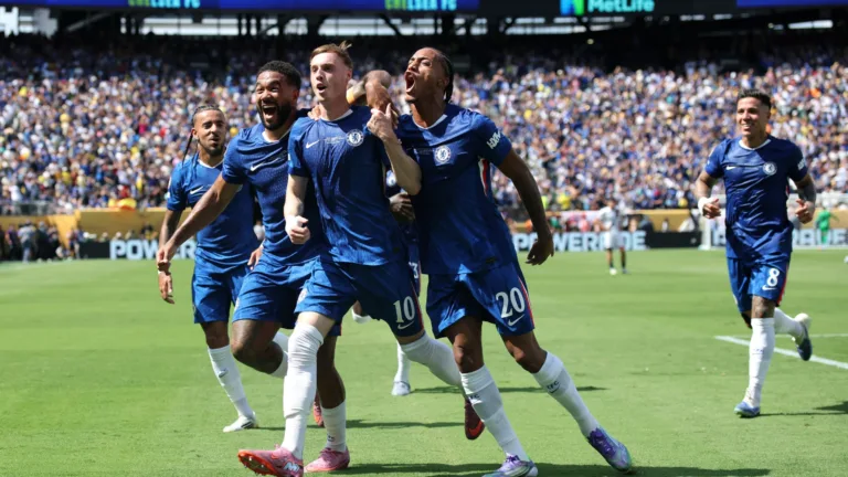 Com dois gols e uma assistência de Palmer, Chelsea domina PSG e é o primeiro campeão da Copa do Mundo de Clubes