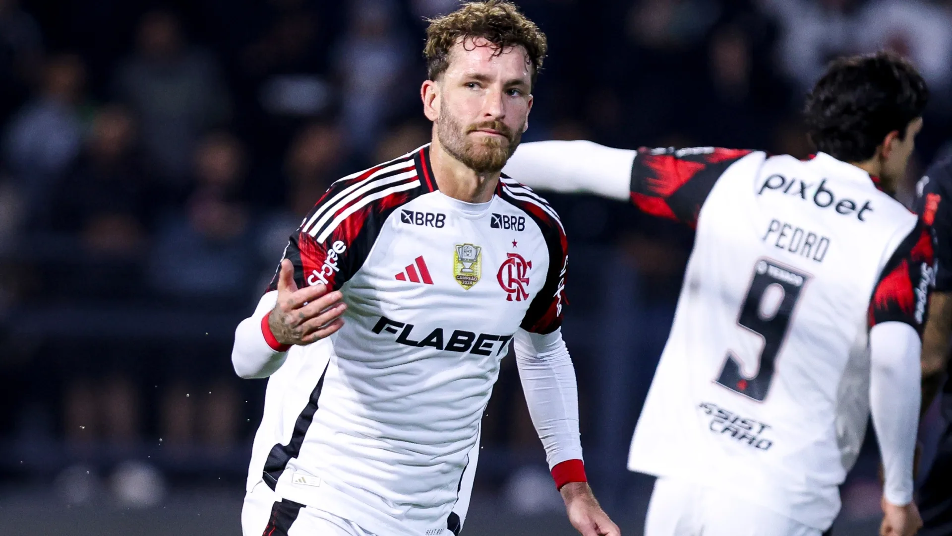 Cicinho diz que Flamengo pode ganhar Brasileirão, Libertadores e Copa do Brasil: “Para o torcedor é perfeito”