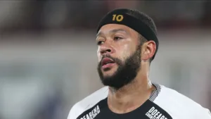 Craque Neto detona Memphis Depay por falta em treino do Corinthians e rechaça multa: “Mentira, não tira nada”