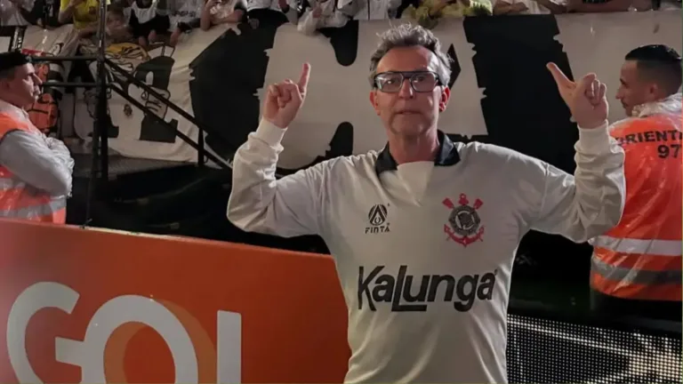 Craque Neto lamenta caos no Corinthians em comparação com o Palmeiras: “É o gigante do futebol brasileiro”