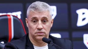 Crespo apoia Young após falha na estreia contra o Sport: “A reação foi boa”