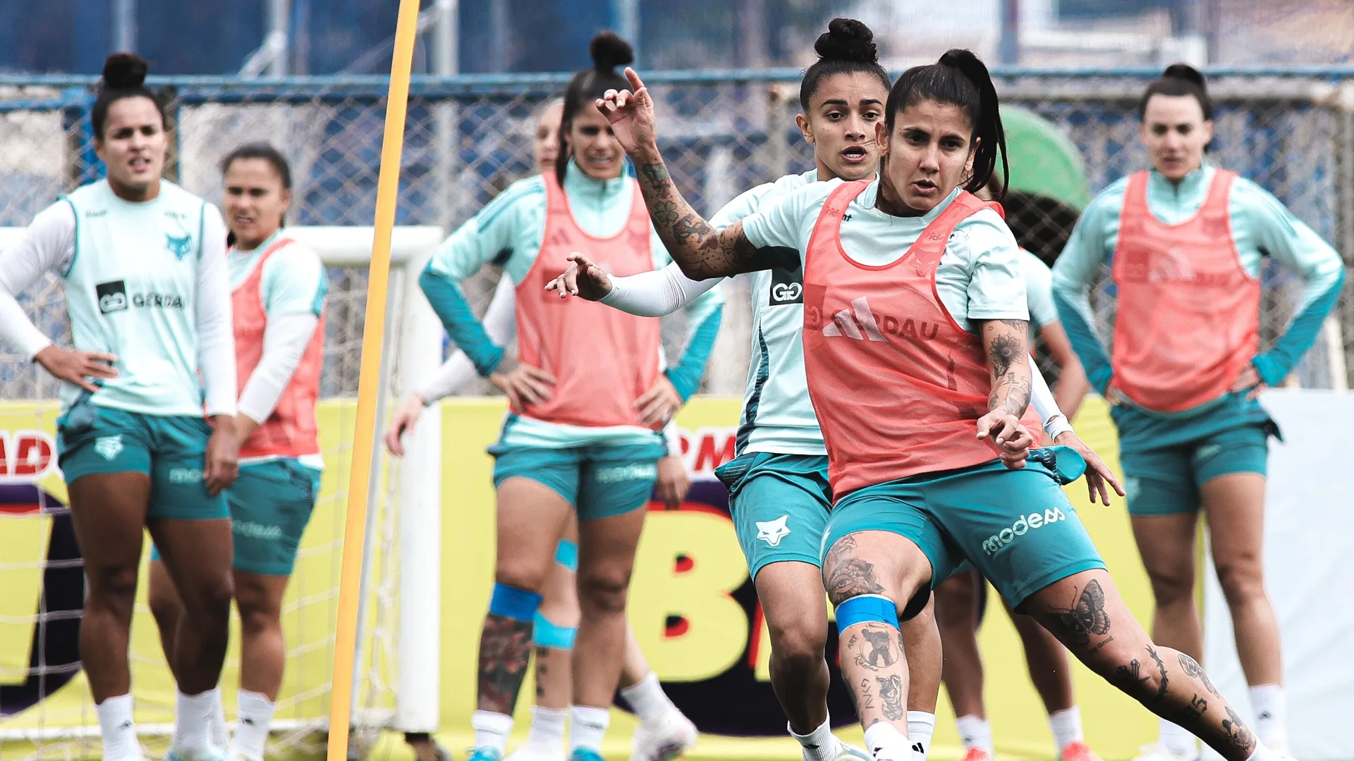 Cruzeiro terá amistosos contra Fluminense Botafogo antes de jogos decisivos no Brasileirão e na Copa do Brasil Feminina