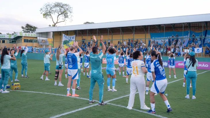 Com investimento pesado, Cruzeiro evolui no futebol feminino e faz a sua primeira venda na história Com investimento pesado, Cruzeiro evolui no futebol feminino e faz a sua primeira venda na história