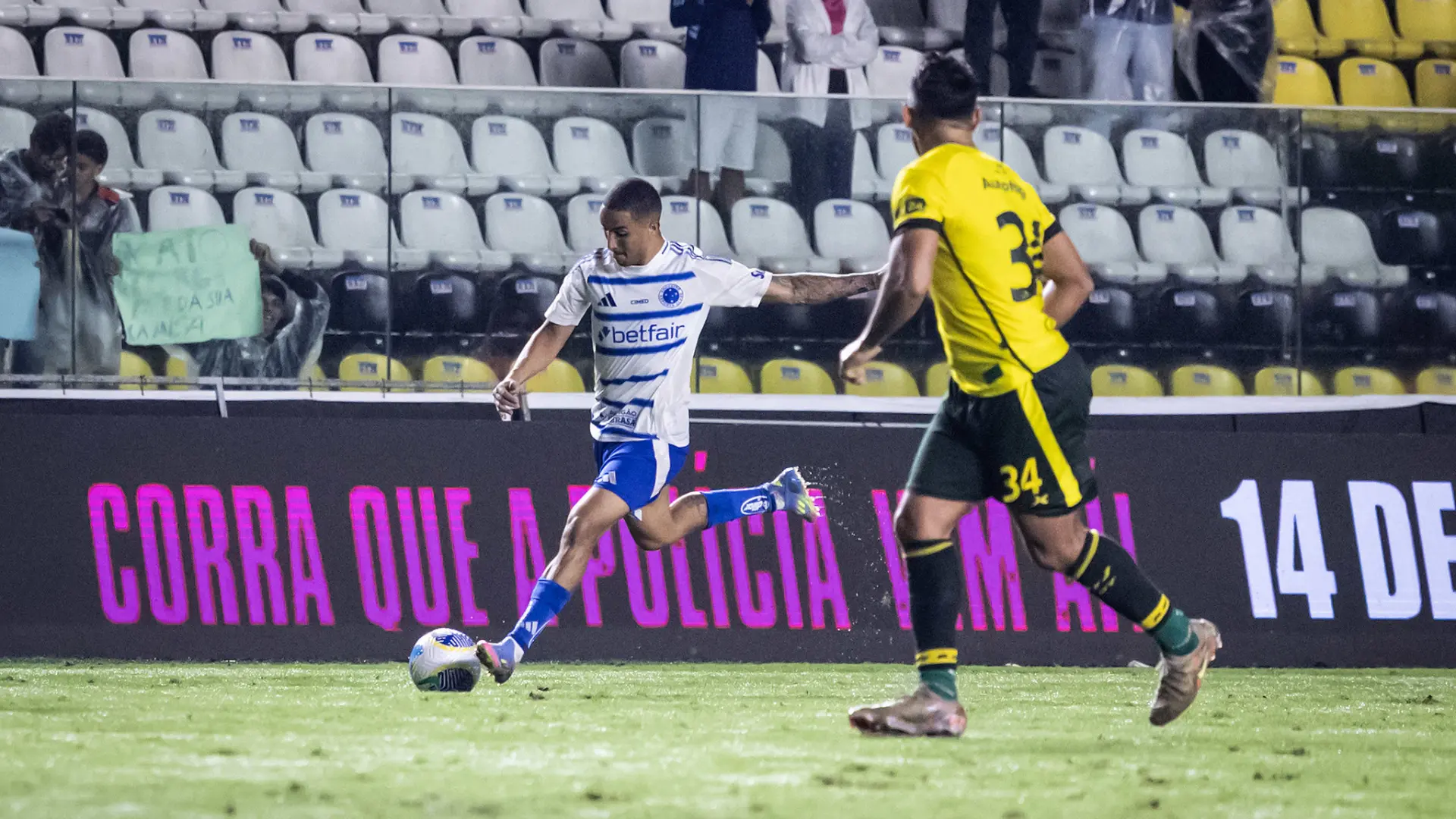 Cruzeiro perde para Defensa y Justícia em amistoso e torcedores não perdoam: “Elenco é bizarramente ruim”