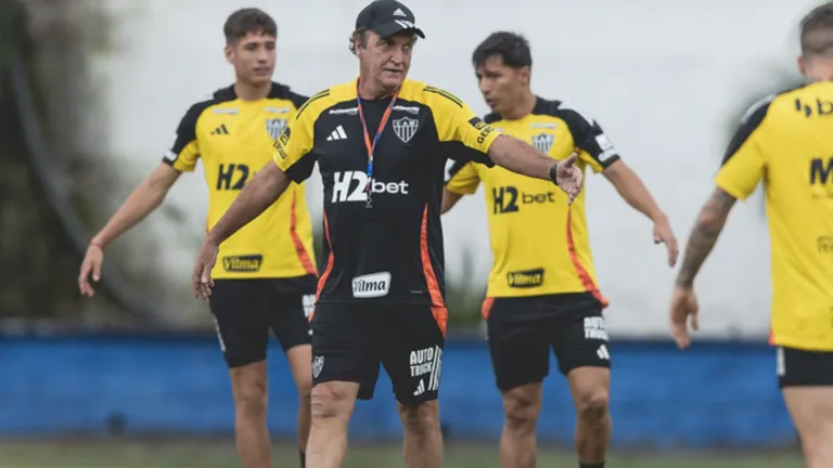 Ausências no meio-campo do Atlético-MG podem fazer Cuca improvisar diante do Bucaramanga na Sul-Americana