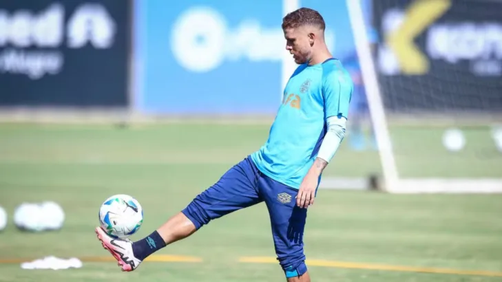 Cuéllar avança em recuperação no Grêmio e pode ficar à disposição de Mano Menezes contra o Sport Cuéllar avança em recuperação no Grêmio e pode ficar à disposição de Mano Menezes contra o Sport