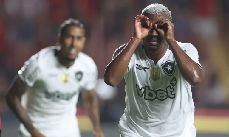 André Rizek vê Botafogo com chance de título no Brasileirão e se derrete por Danilo: “Jogador da primeira prateleira”