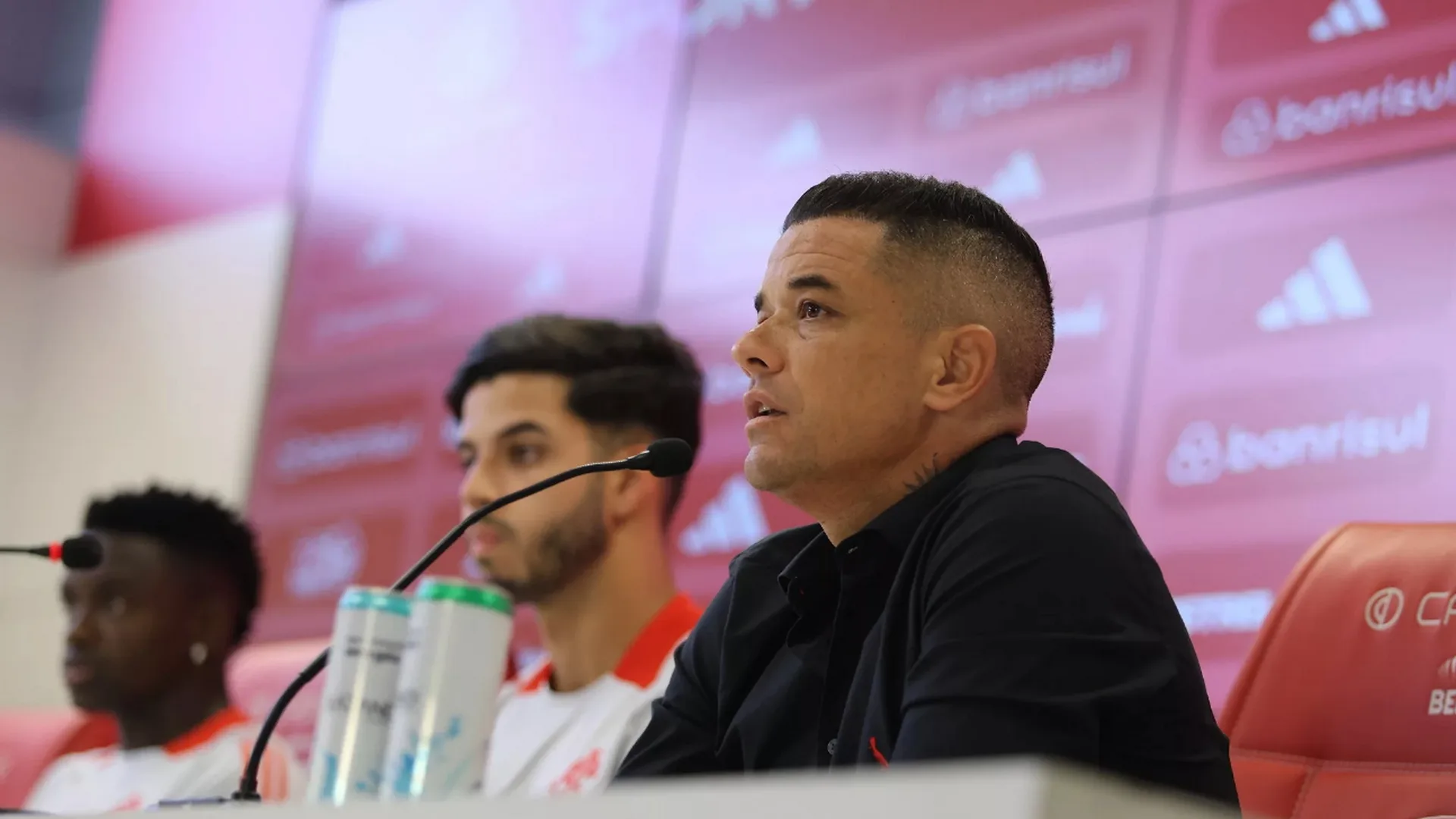 Torcedores do Internacional festejam saída de Kaique Rocha e cobram D’Alessandro: “Vai aparecer para explicar?”