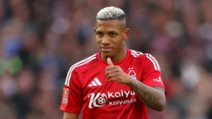 Botafogo se aproxima de Danilo e torcida do Palmeiras fica inconformada: “Nunca vou te perdoar por isso, Leila”