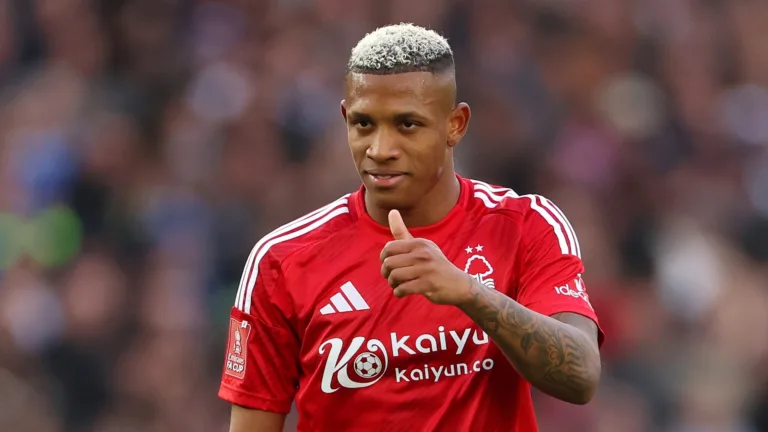 Botafogo se aproxima de Danilo e torcida do Palmeiras fica inconformada: “Nunca vou te perdoar por isso, Leila”