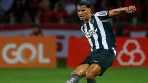 Atlético-MG avança por Danilo Barbosa, do Botafogo, e Nicola crava: “Chapéu no Fortaleza”
