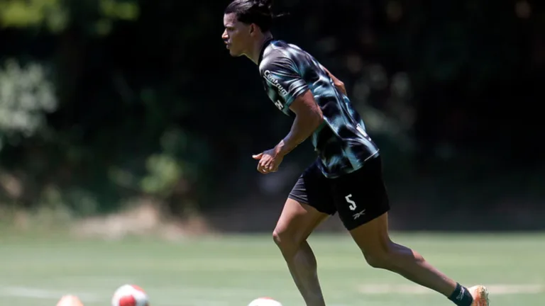 Torcedores do Atlético-MG reagem a interesse em Danilo Barbosa, do Botafogo: “Elenco igual time promovido da série B”