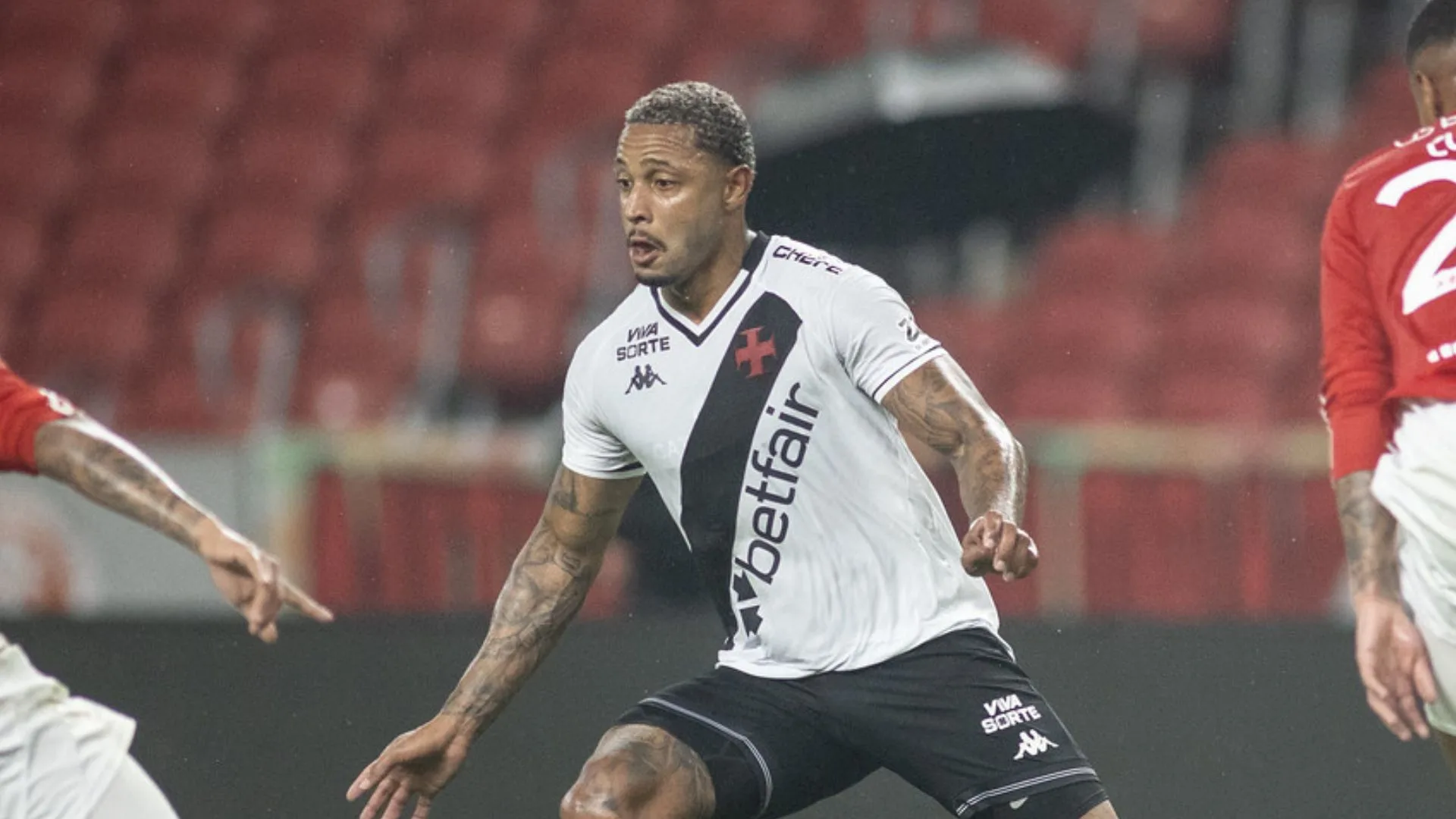 Torcedores do Internacional cobram Vasco por dívida envolvendo atacante David: “Não pagou um centavo”