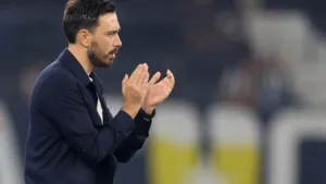  Davide Ancelotti brinca com superstição após Botafogo e Vitória no Brasileirão: “Vou trocar de roupa?”