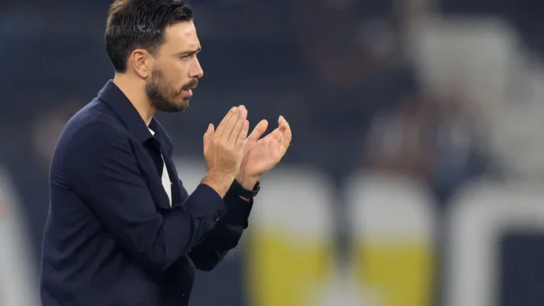  Davide Ancelotti brinca com superstição após Botafogo e Vitória no Brasileirão: “Vou trocar de roupa?”