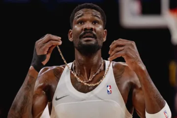 Los Angeles Lakers fecha com Deandre Ayton e entrega nova opção para LeBron James e Luka Doncic
