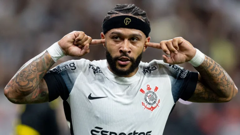 Torcedores rivais ficam incrédulos com dívida de R$ 23 milhões do Corinthians com Depay: “Esse contrato é loucura”