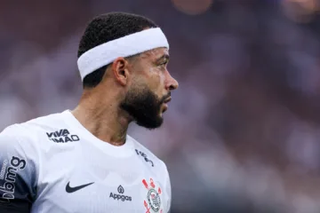 Torcedores rivais ironizam Corinthians por crise com Memphis Depay: “Muito ídolo da Fiel”
