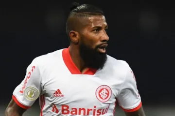 Rodinei relembra lance da expulsão contra o Flamengo no Brasileirão de 2020: “Não tenho que me desculpar”