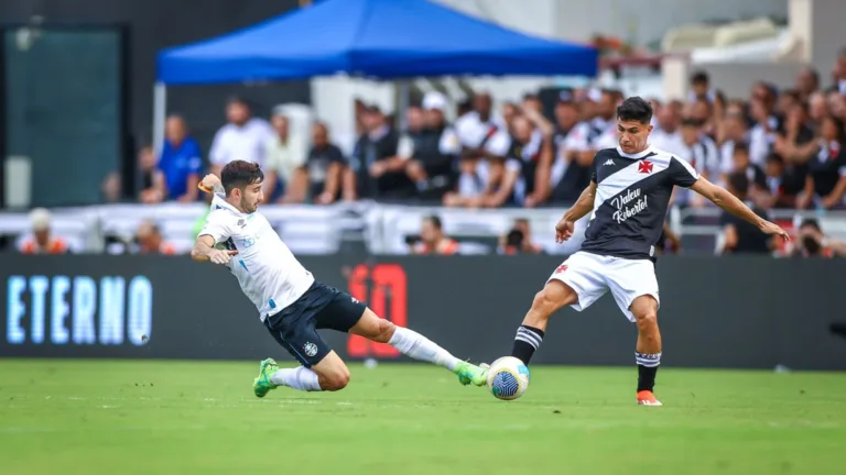 Onde assistir Vasco x Grêmio pelo Brasileirão 2025: prováveis escalações e desfalques