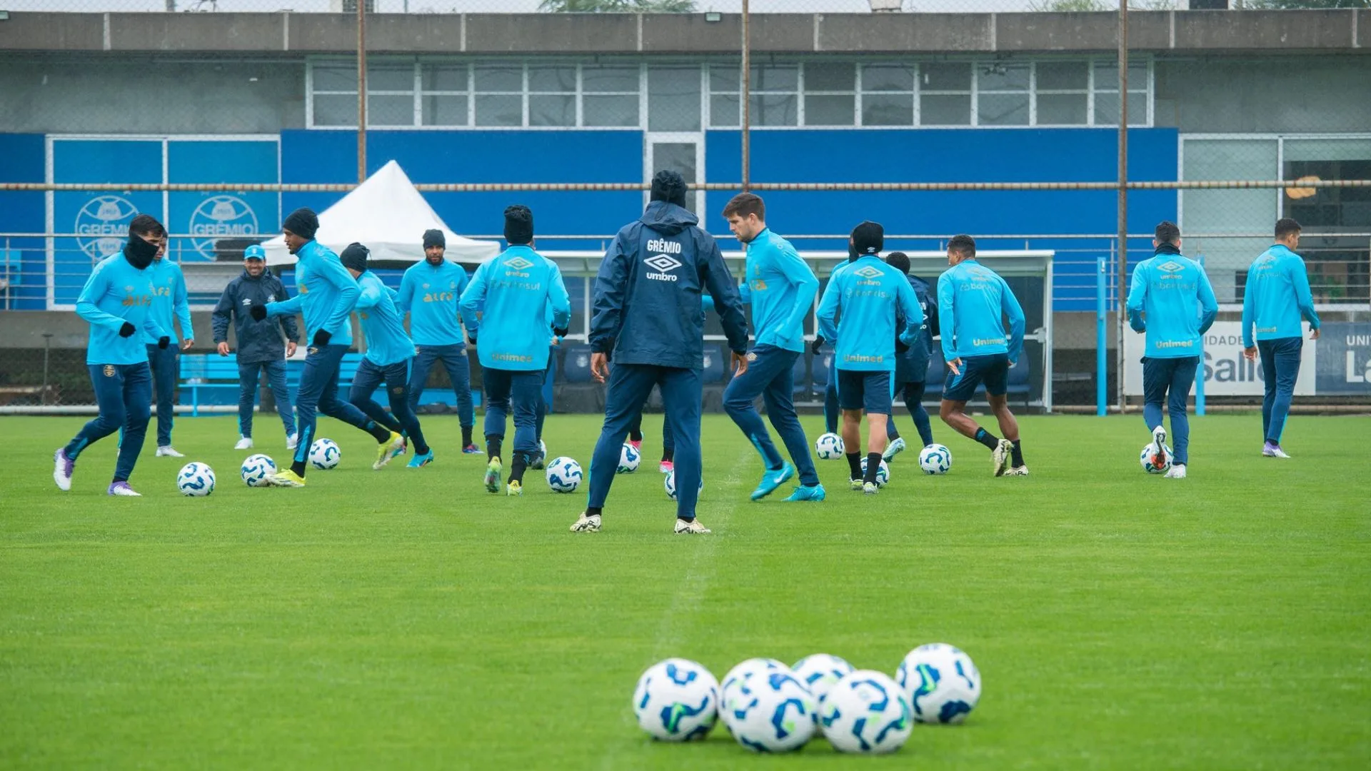 Mano Menezes tem dúvidas para escalar o ataque do Grêmio contra o Vasco no Brasileirão