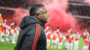 Roger Machado reconhece falta de controle de jogo do Internacional contra o Fluminense: “Responsabilidade do resultado nas minhas escolhas”