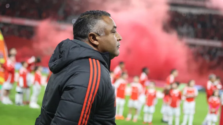 Roger Machado reconhece falta de controle de jogo do Internacional contra o Fluminense: “Responsabilidade do resultado nas minhas escolhas” Roger Machado reconhece falta de controle de jogo do Internacional contra o Fluminense: “Responsabilidade do resultado nas minhas escolhas”