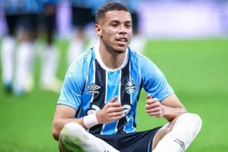 Alysson comemora gol pelo Grêmio