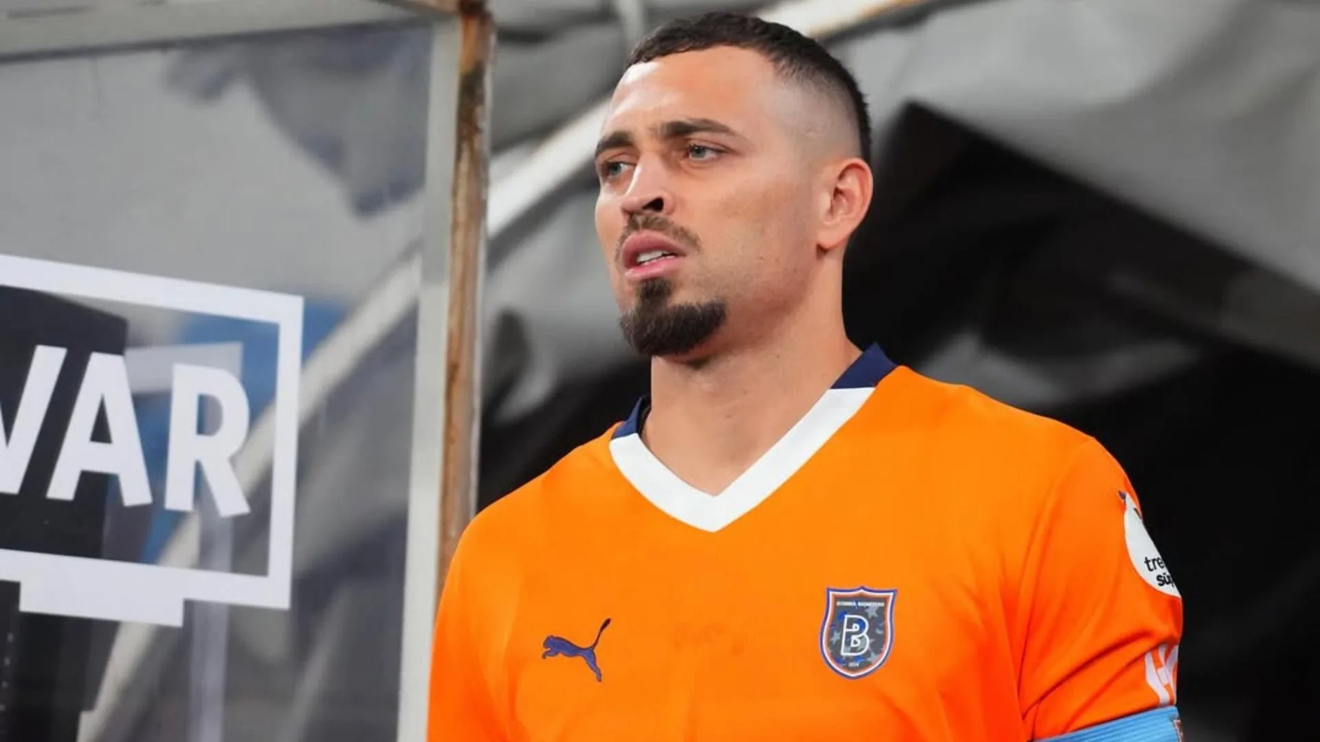 Internacional tentou contratação de Léo Duarte, do Istanbul Basaksehir, mas negociação travou: “Pedida elevada do clube turco”