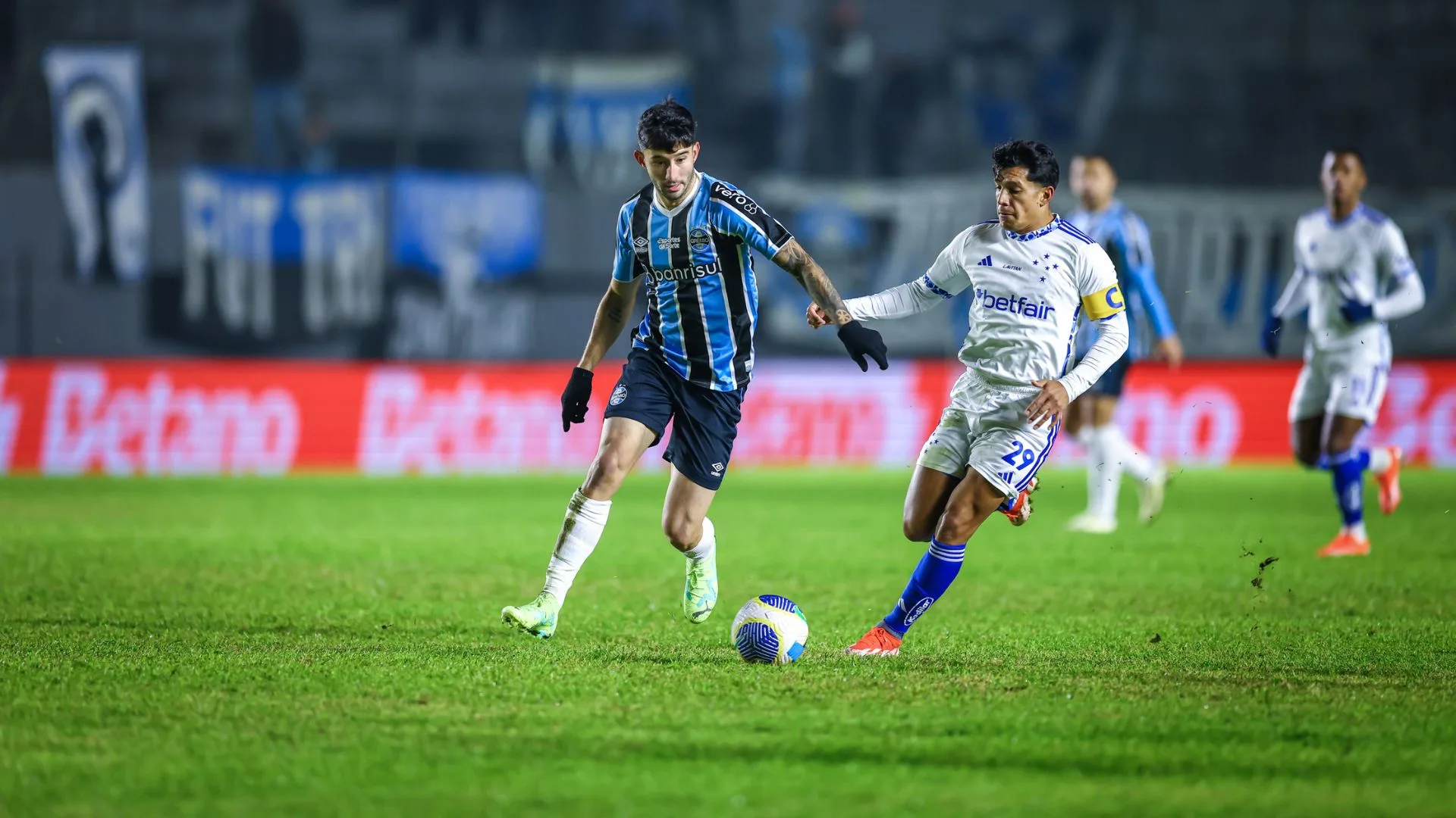 Onde assistir Cruzeiro x Grêmio no Brasileirão: escalações, desfalques e retrospecto