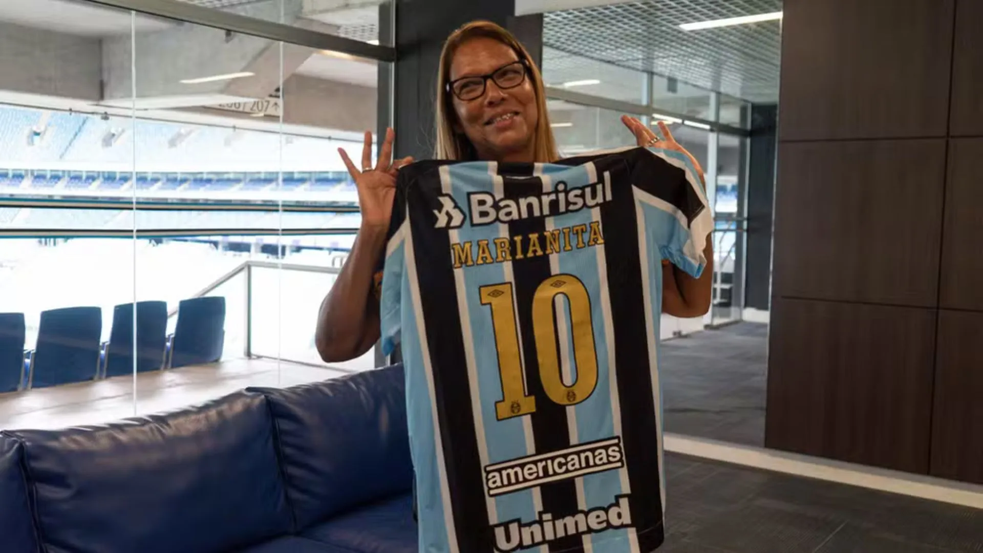 Marianita Nascimento será a primeira mulher homenageada na Calçada da Fama do Grêmio e emociona torcedores: “Baita história”