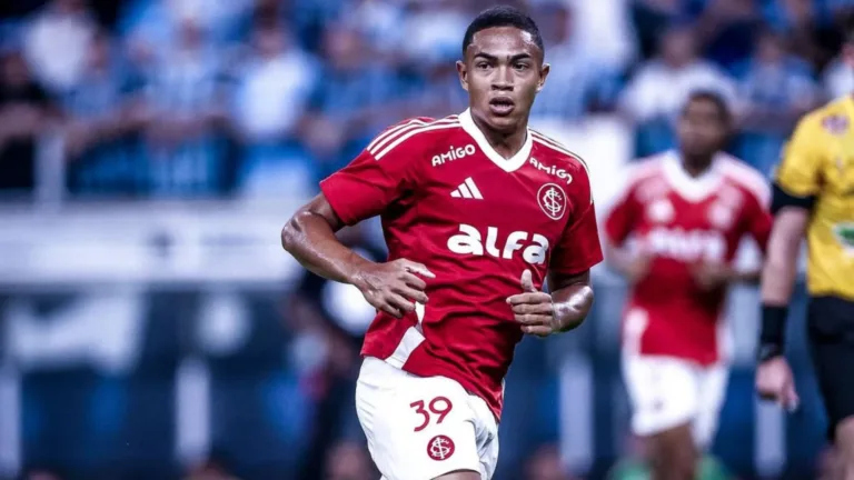 Baldasso defende Luis Otávio como titular do Internacional e critica gestão de grupo: “O Roger não teve coragem”