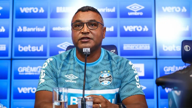 Torcedores do Grêmio “fecham as portas” para Roger Machado e rejeitam possível negociação: “Nunca mais trabalhe”