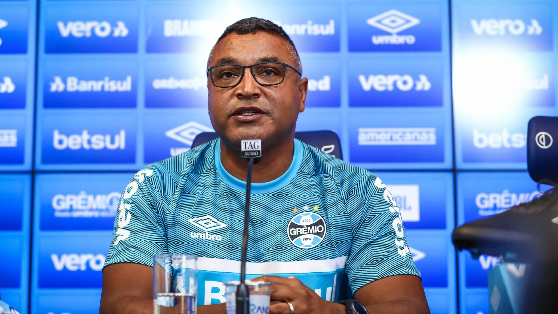 Torcedores do Grêmio “fecham as portas” para Roger Machado e rejeitam possível negociação: “Nunca mais trabalhe”