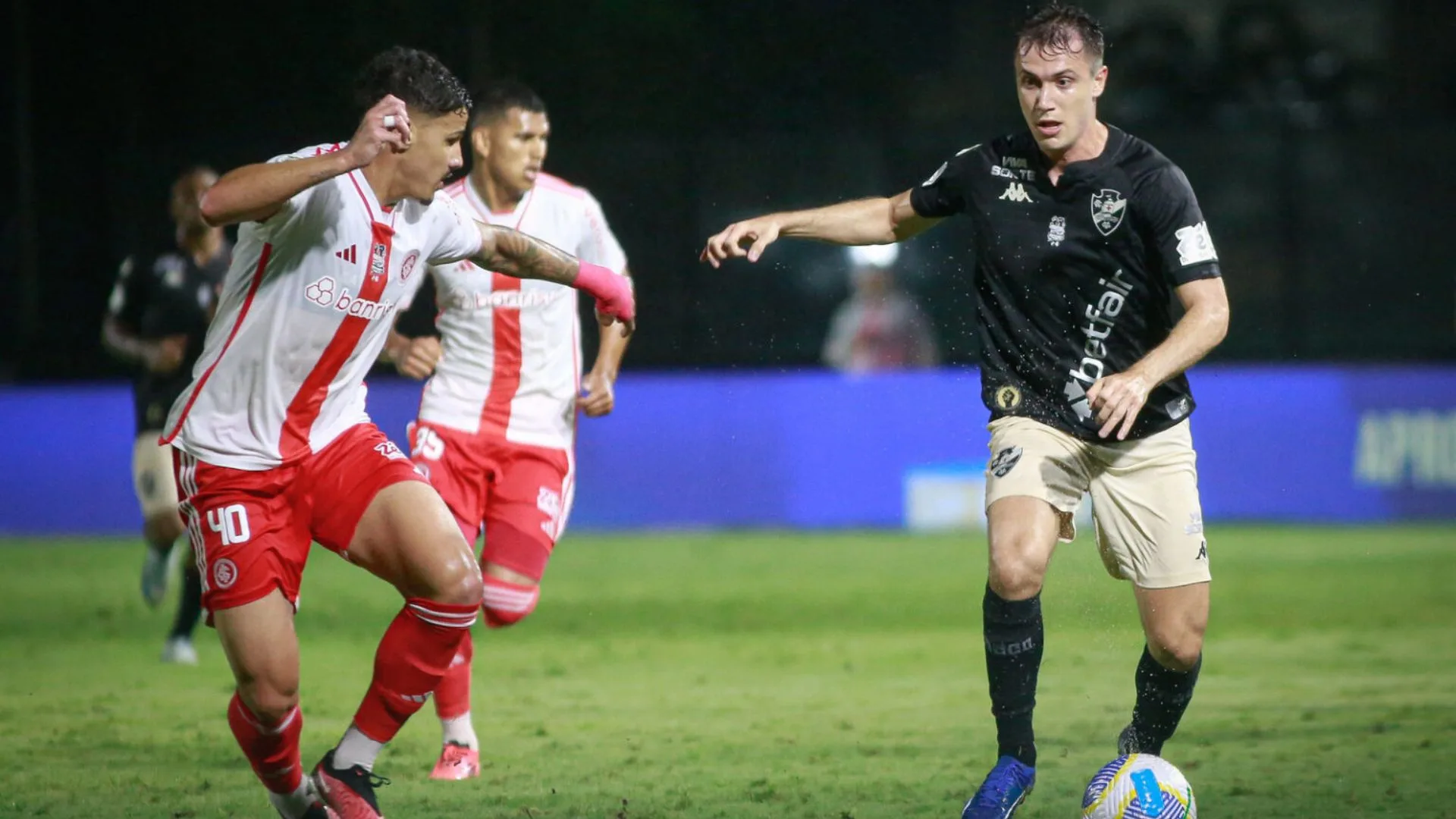 Onde assistir Internacional x Vasco no Brasileirão: prováveis escalações, retrospecto e desfalques