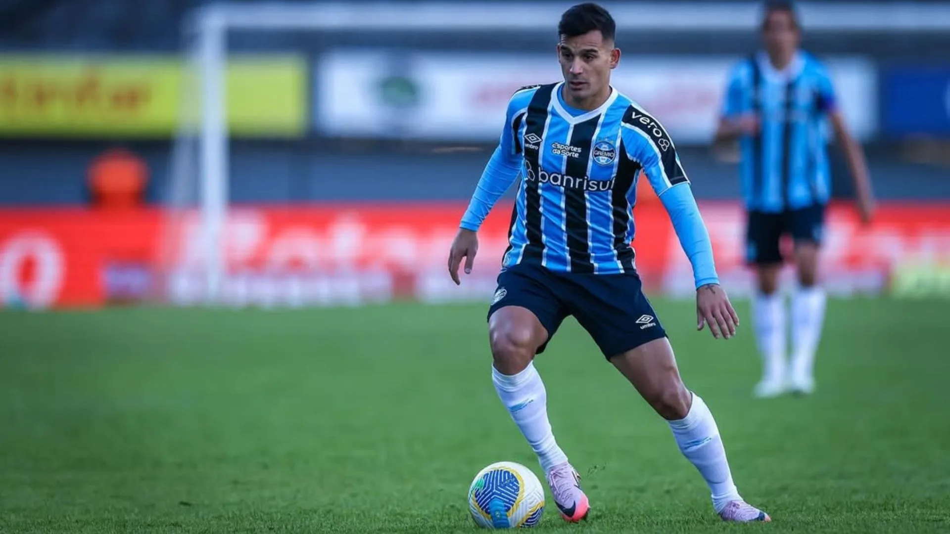 Racing se interessa por Cristaldo, do Grêmio, e torcedores sugerem: “Troca por Santiago Sosa”