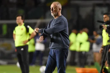 Mano Menezes revela dificuldade do Grêmio em encontrar equilíbrio para evoluir: “Defender bem e jogar melhor”