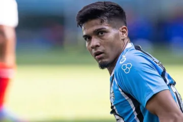 Grêmio rejeita nova proposta por Arezo, mas presidente do Peñarol insiste: “Vamos lutar até o fim”