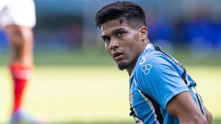 Grêmio rejeita nova proposta por Arezo, mas presidente do Peñarol insiste: “Vamos lutar até o fim”