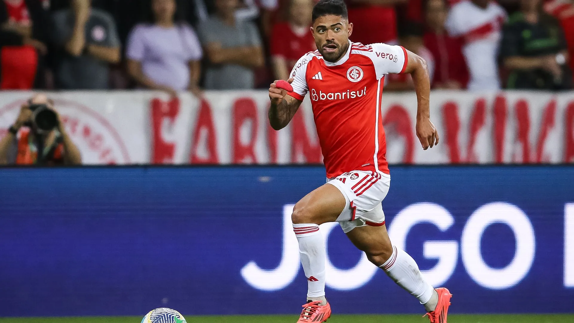 Diogo Olivier destaca pedido de Bruno Tabata para Roger Machado no Internacional: “Bom substituto para Alan Patrick”