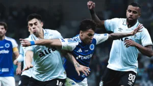 Kaio Jorge brilha com hat-trick, Cruzeiro goleia o Grêmio e torcida explode: “Tiveram um mês para mostrar isso?”