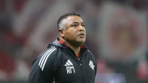 Roger Machado classifica primeiros 30 minutos do Internacional como os piores do último ano: “Poderia ter determinado o placar”