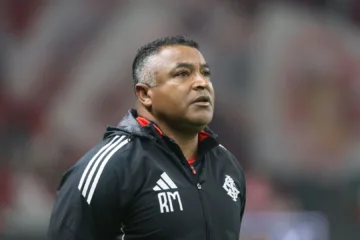 Roger Machado classifica primeiros 30 minutos do Internacional como os piores do último ano: “Poderia ter determinado o placar”