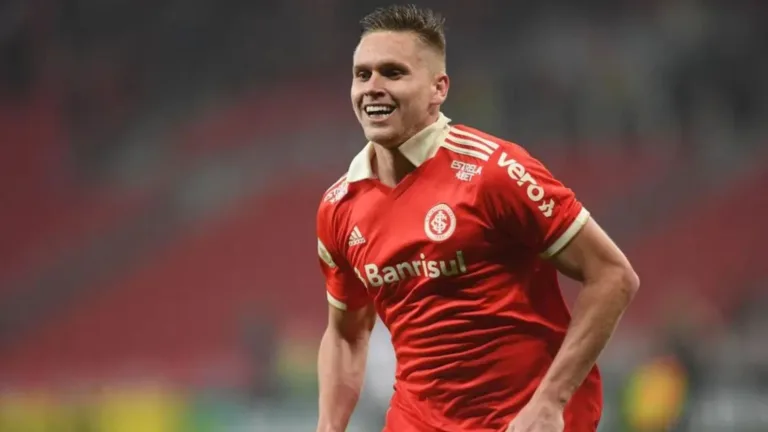 Alexandre Alemão, ex-atacante do Internacional, revela bastidores de ida para a Espanha: “Não queria sair”